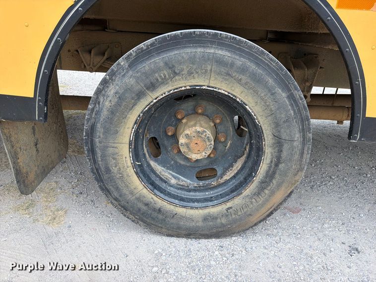 image for item FK5144 2001 International 3800 school bus