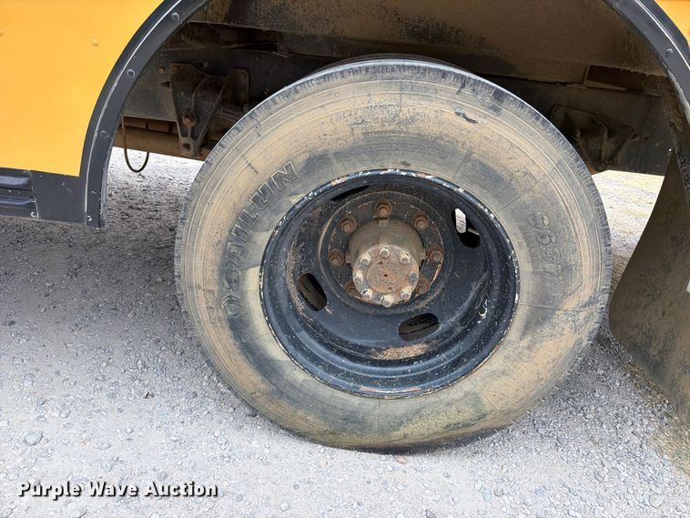 image for item FK5144 2001 International 3800 school bus