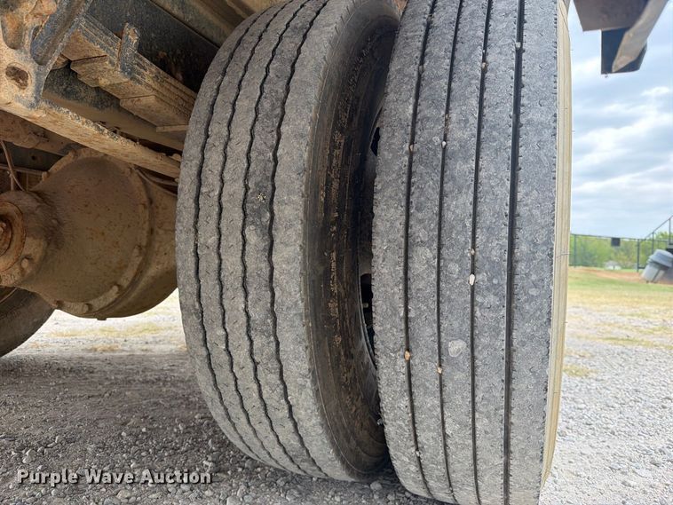 image for item FK5144 2001 International 3800 school bus