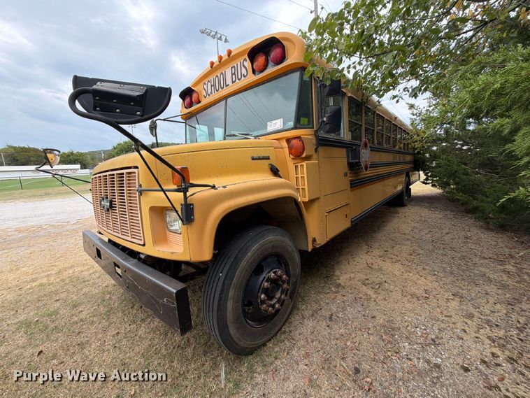 image for item FK5145 2002 Chevrolet B7 school bus