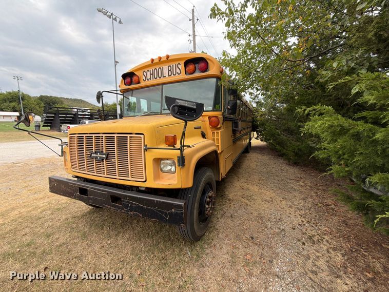 image for item FK5145 2002 Chevrolet B7 school bus