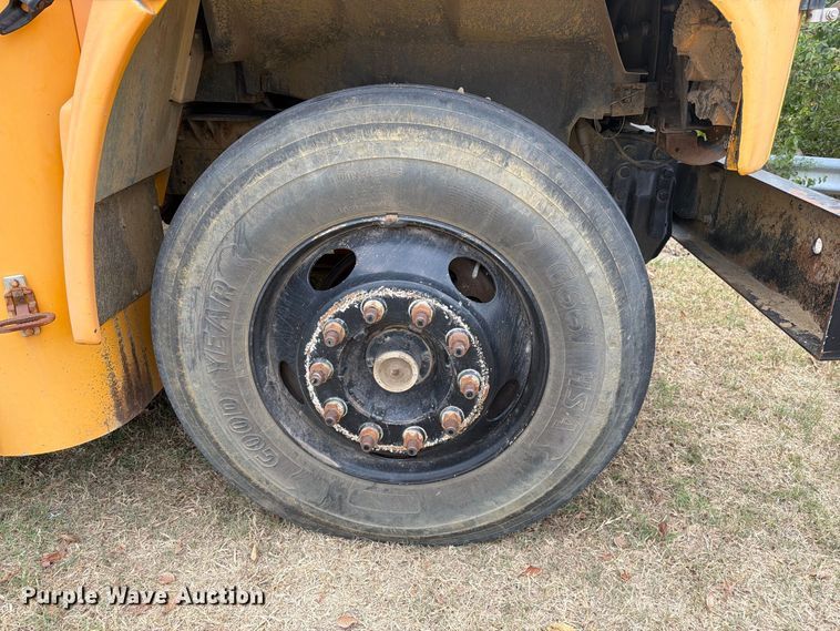 image for item FK5145 2002 Chevrolet B7 school bus