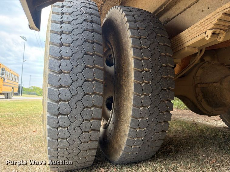 image for item FK5145 2002 Chevrolet B7 school bus