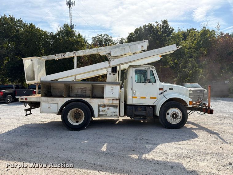 image for item FN2047 1999 International 4700 bucket truck