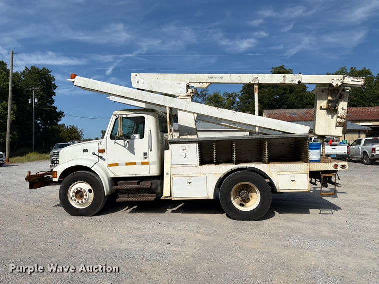 image for item FN2047 1999 International 4700 bucket truck