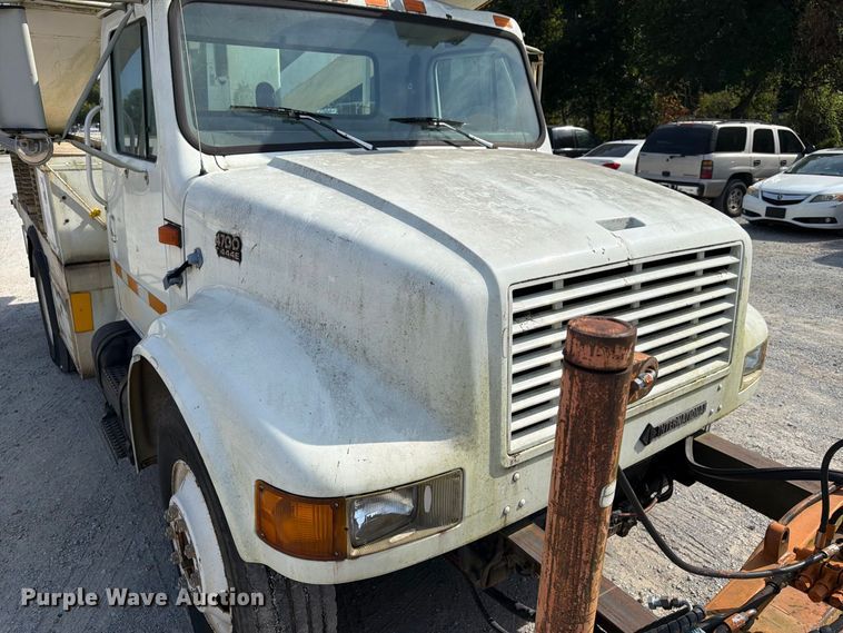 image for item FN2047 1999 International 4700 bucket truck