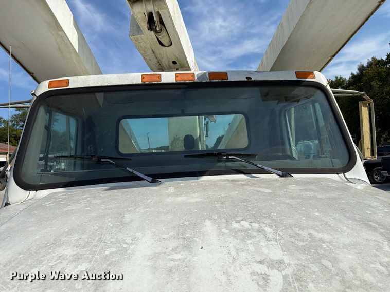 image for item FN2047 1999 International 4700 bucket truck