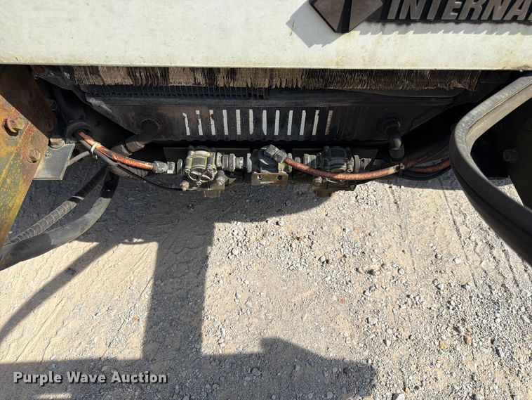 image for item FN2047 1999 International 4700 bucket truck