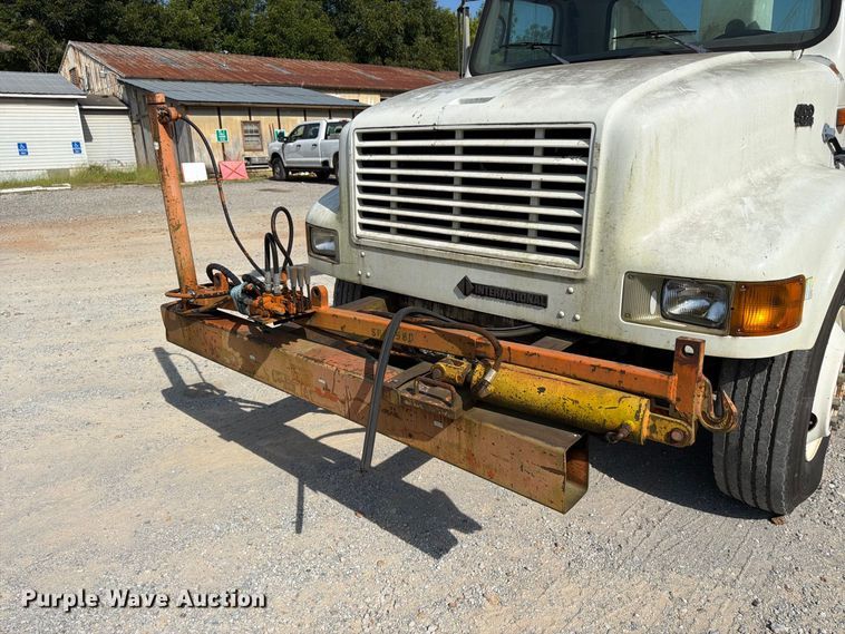 image for item FN2047 1999 International 4700 bucket truck