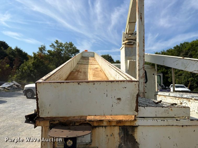 image for item FN2047 1999 International 4700 bucket truck