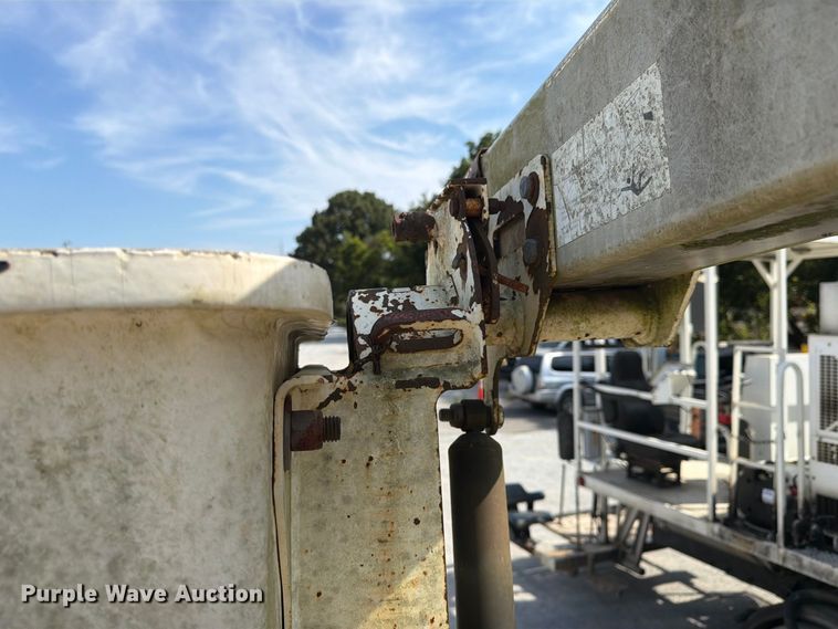image for item FN2047 1999 International 4700 bucket truck