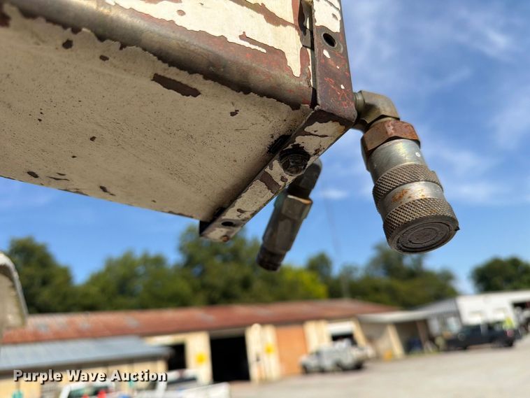 image for item FN2047 1999 International 4700 bucket truck