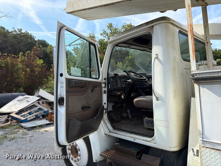 image for item FN2047 1999 International 4700 bucket truck