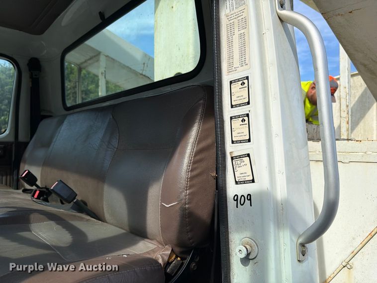 image for item FN2047 1999 International 4700 bucket truck