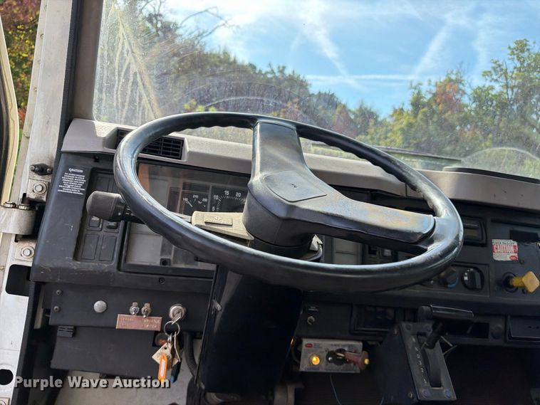 image for item FN2047 1999 International 4700 bucket truck