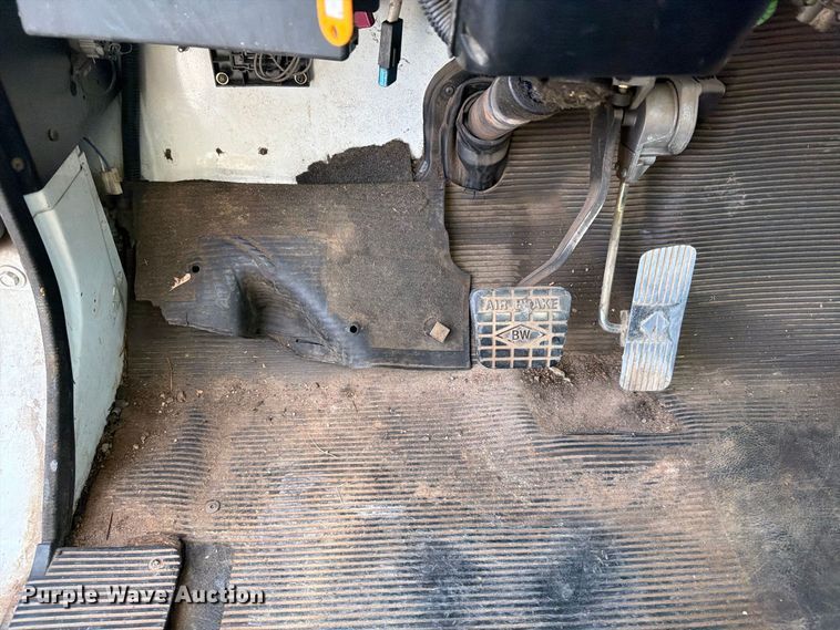 image for item FN2047 1999 International 4700 bucket truck