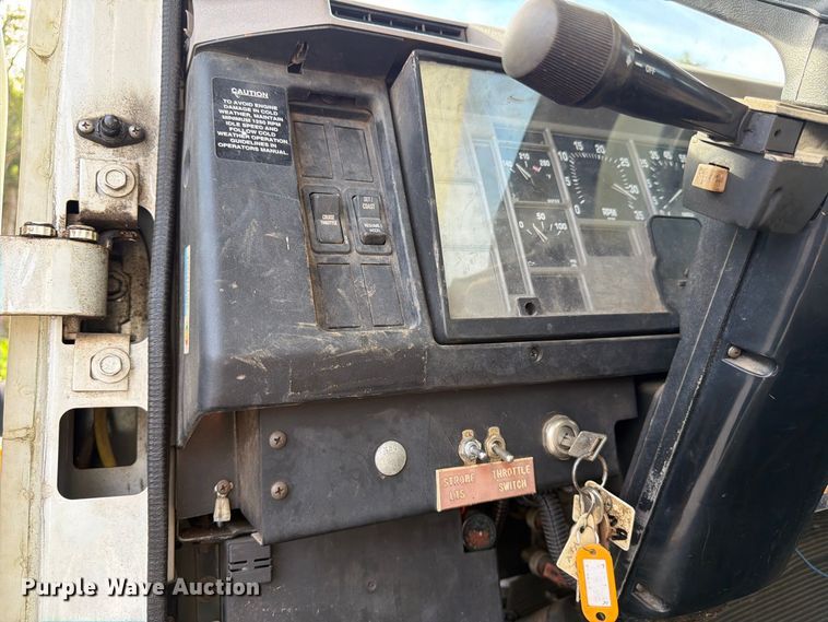 image for item FN2047 1999 International 4700 bucket truck