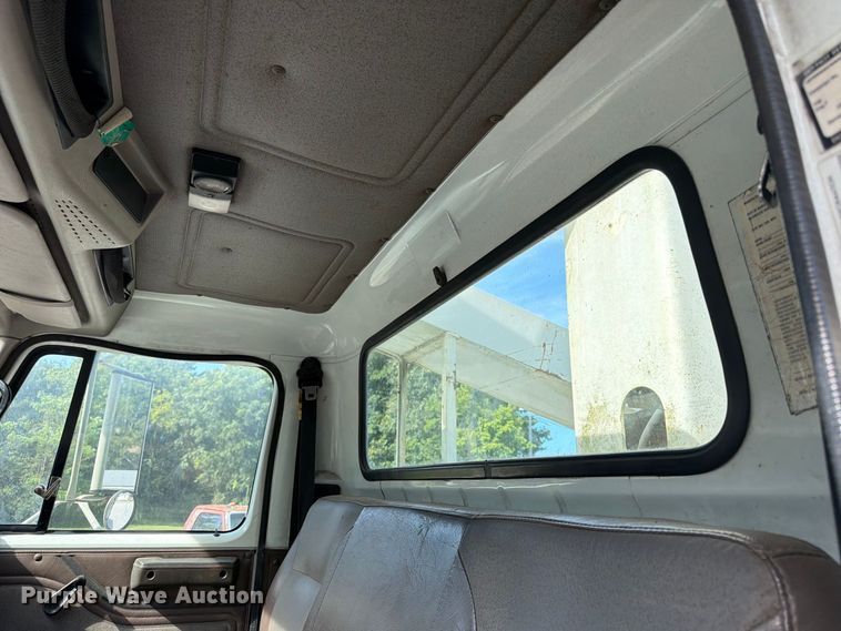 image for item FN2047 1999 International 4700 bucket truck