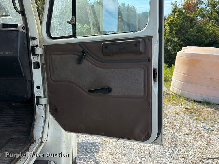 image for item FN2047 1999 International 4700 bucket truck