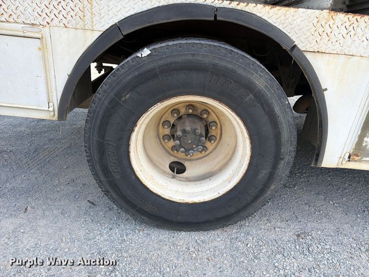 image for item FN2047 1999 International 4700 bucket truck