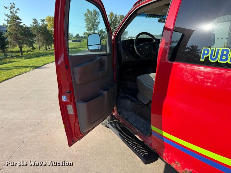 image for item FN5851 2008 Chevrolet Express 3500 van