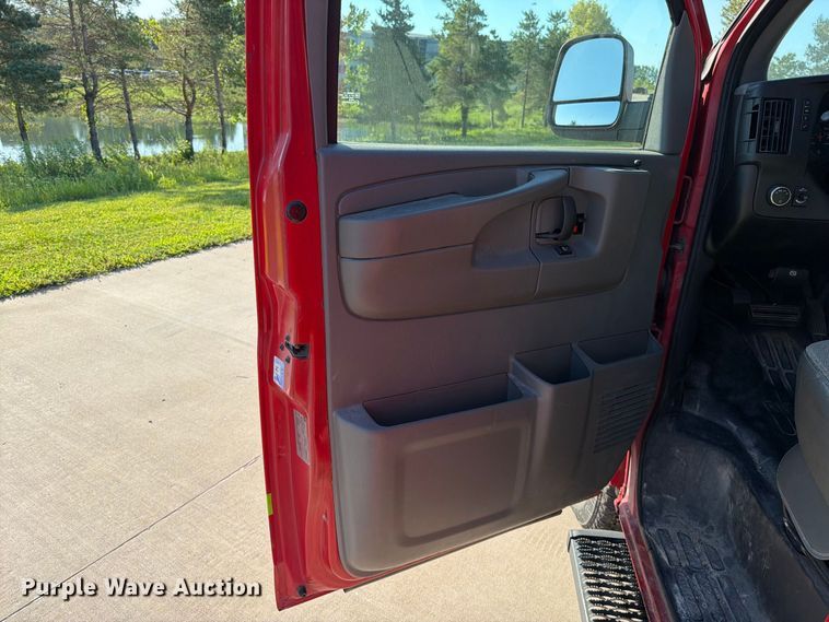 image for item FN5851 2008 Chevrolet Express 3500 van