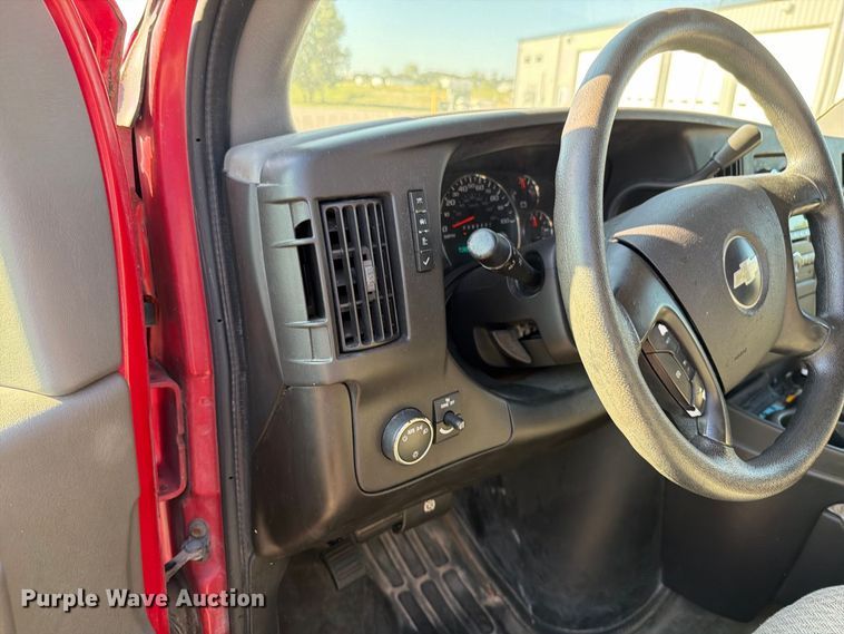 image for item FN5851 2008 Chevrolet Express 3500 van