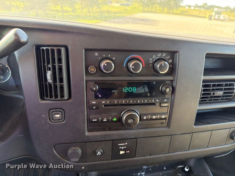 image for item FN5851 2008 Chevrolet Express 3500 van