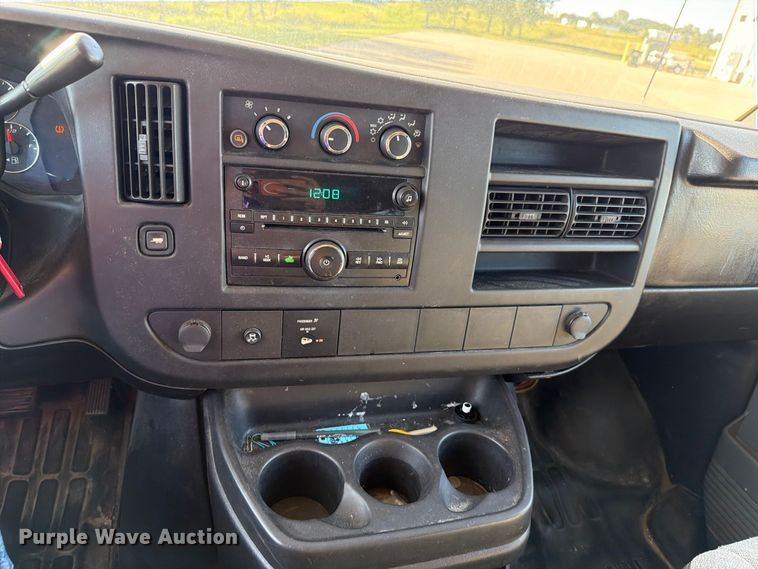 image for item FN5851 2008 Chevrolet Express 3500 van