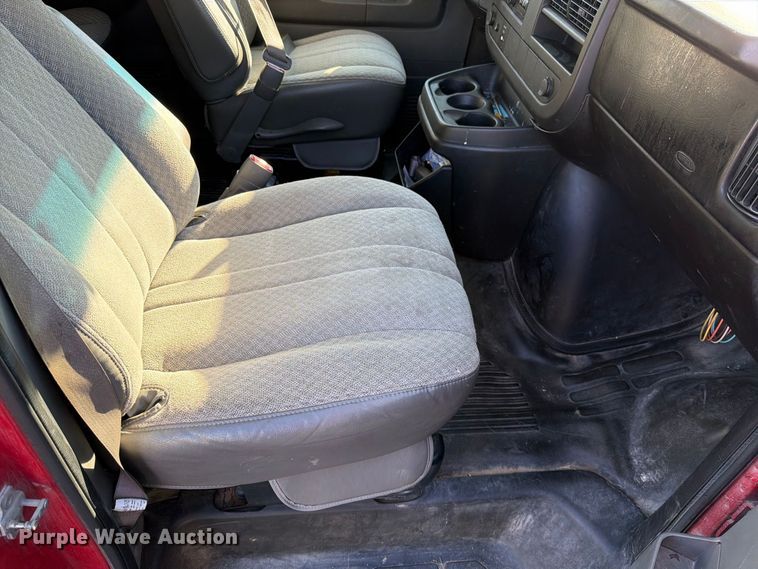 image for item FN5851 2008 Chevrolet Express 3500 van