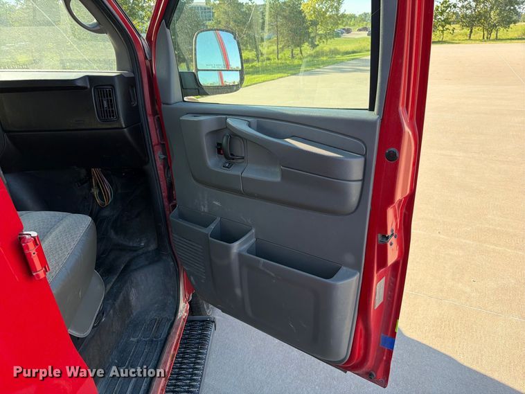 image for item FN5851 2008 Chevrolet Express 3500 van