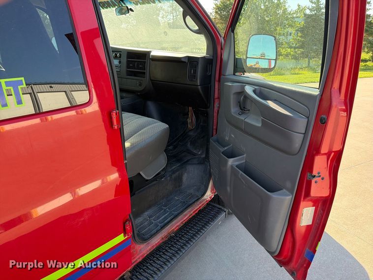 image for item FN5851 2008 Chevrolet Express 3500 van
