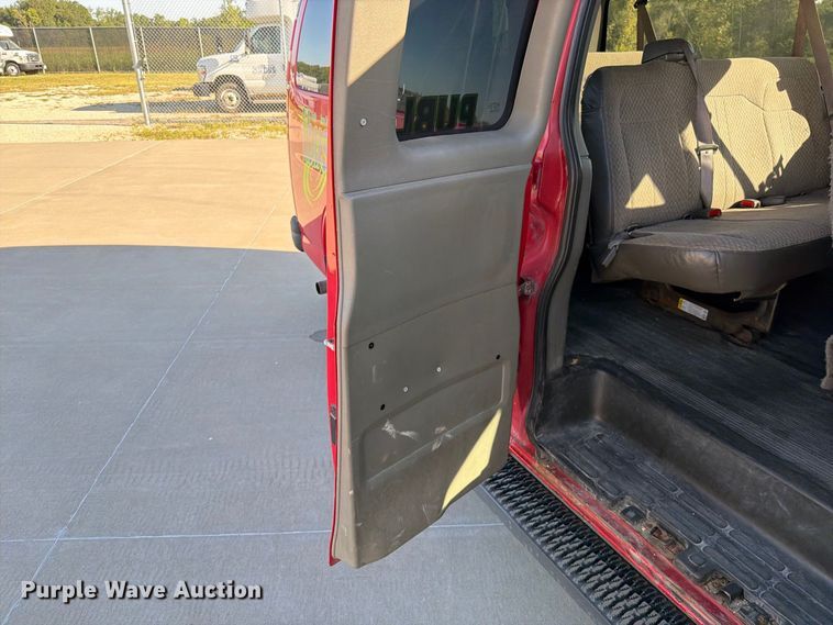 image for item FN5851 2008 Chevrolet Express 3500 van
