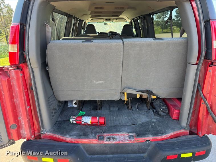 image for item FN5851 2008 Chevrolet Express 3500 van