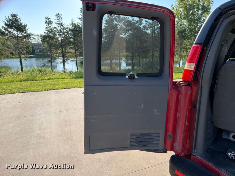 image for item FN5851 2008 Chevrolet Express 3500 van