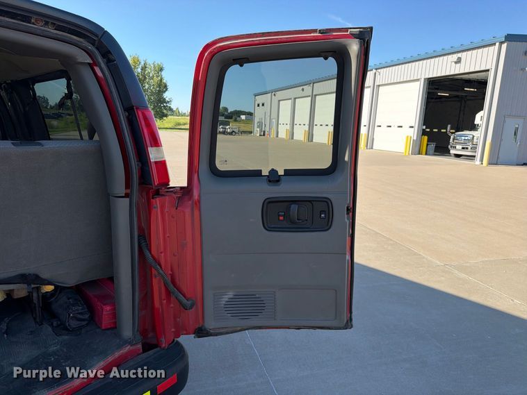 image for item FN5851 2008 Chevrolet Express 3500 van