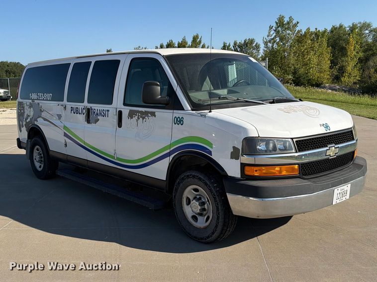 image for item FN5852 2009 Chevrolet Express 3500 van