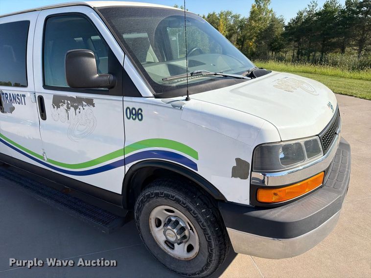 image for item FN5852 2009 Chevrolet Express 3500 van