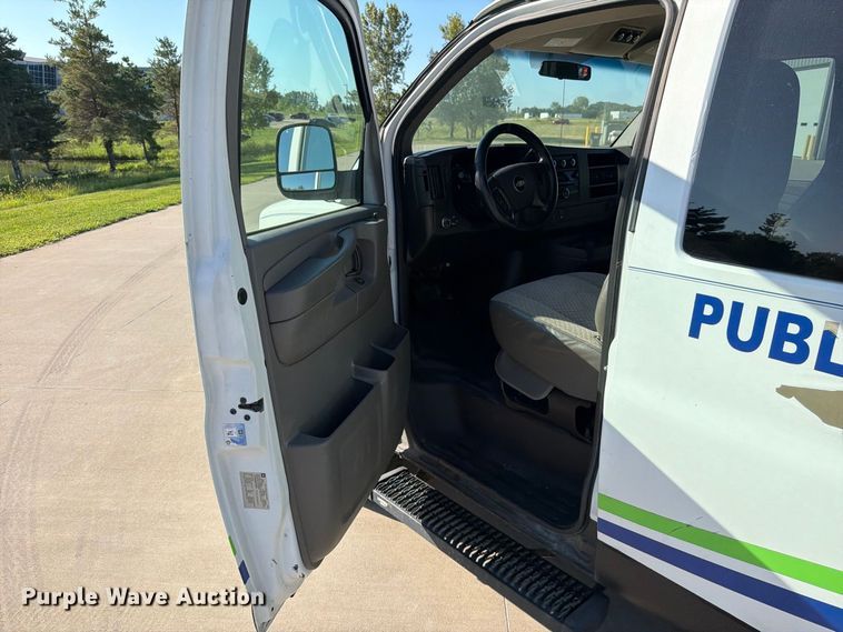 image for item FN5852 2009 Chevrolet Express 3500 van