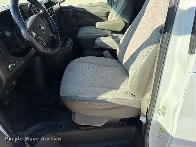 image for item FN5852 2009 Chevrolet Express 3500 van