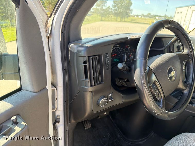 image for item FN5852 2009 Chevrolet Express 3500 van
