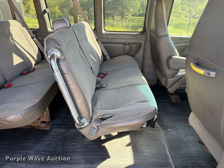 image for item FN5852 2009 Chevrolet Express 3500 van