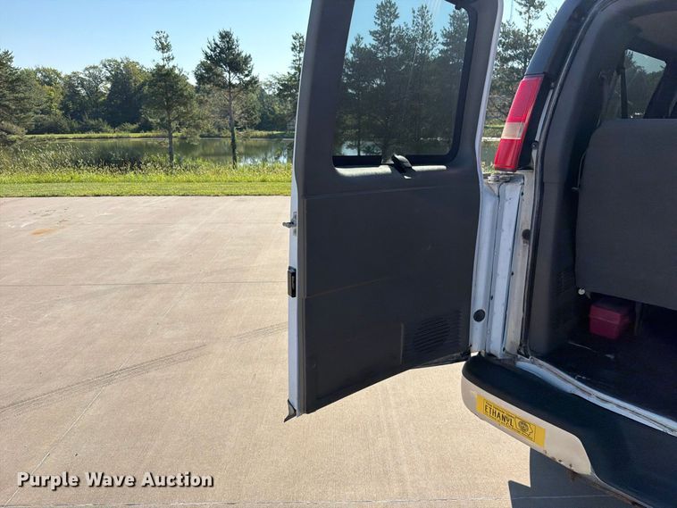image for item FN5852 2009 Chevrolet Express 3500 van