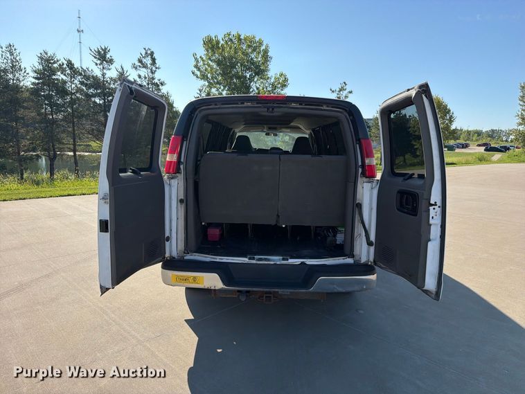 image for item FN5852 2009 Chevrolet Express 3500 van