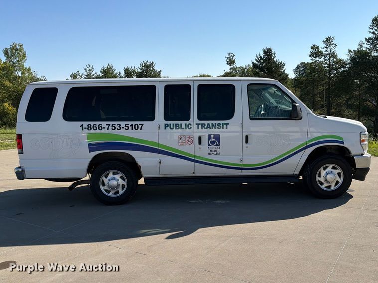 image for item FN5853 2013 Ford Econoline E350 van