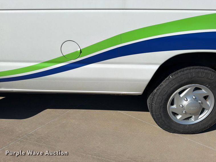 image for item FN5853 2013 Ford Econoline E350 van