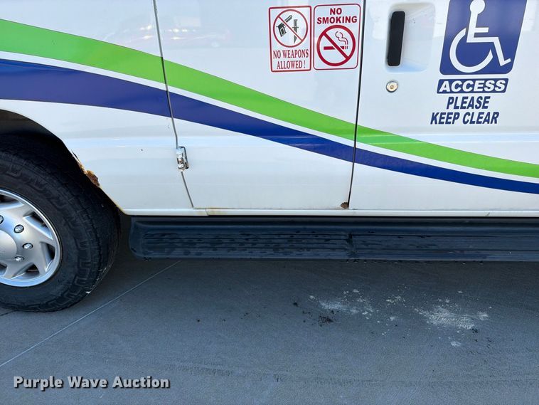 image for item FN5853 2013 Ford Econoline E350 van