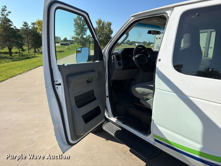 image for item FN5853 2013 Ford Econoline E350 van
