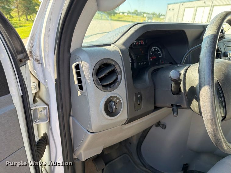 image for item FN5853 2013 Ford Econoline E350 van