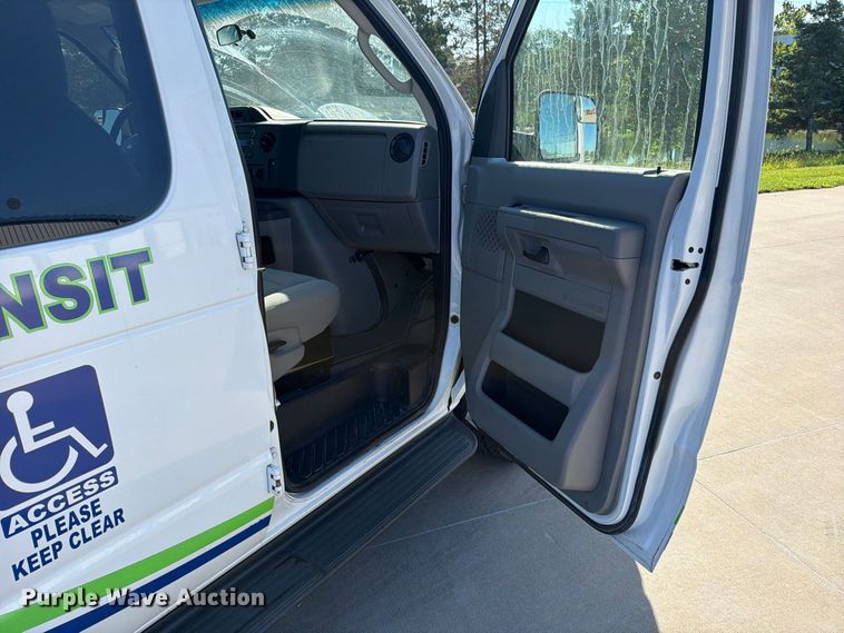 image for item FN5853 2013 Ford Econoline E350 van